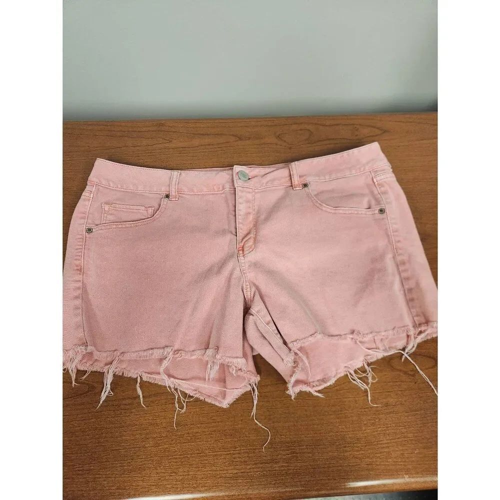 American Eagle Outfitter Shorts Women size 18 Stretch destressed Pink Jean Denim